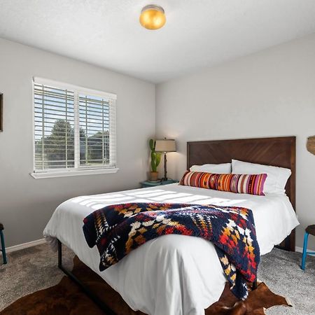 Southwestern Style 4 Bedroom Nampa Home Sleeps 16! Exterior photo